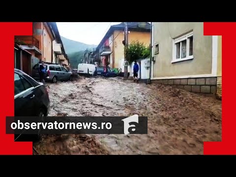 Thumbnail for Urmările scenelor fără precedent din Reșița, unde mașini și case au fost luate pe sus de șuvoaie