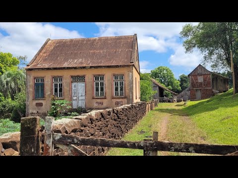 VEJA ESSE BELÍSSIMO CASARÃO ABANDONADO DE 1926 E A HISTÓRIA DO TIRO NO SÓTÃO!