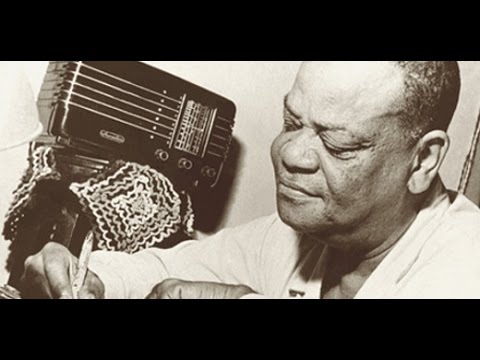 Thumbnail for Caminhos da Reportagem | Pixinguinha ao Mestre com Carinho