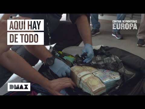 Thumbnail for Agente aduanero encuentra maletas con objetos muy curiosos  | Control de fronteras: Europa