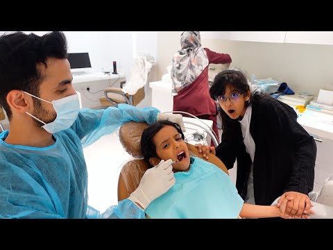 دكتور الاسنان يطلع السوسه من فم ساره !!