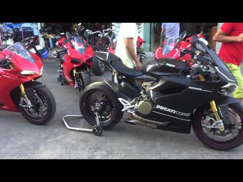 Ducati Panigale 1299 s austin racing vs Ducati Panigale 1199 s austin racing in Vietnam
