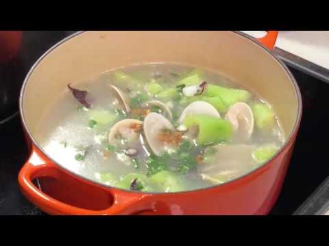 Thumbnail for How to make a flavourful soup in few minutes - loofah with clams 丝瓜蛤蜊汤