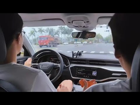 胡明轩赵睿升级交通工具,电动车化身汽车,谁说他们不会开车?