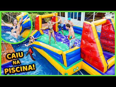 Thumbnail for ELA CAIU NA PISCINA NO MEIO DO VÍDEO DE FUTSABÃO!! [ REZENDE EVIL ]