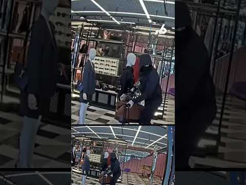 Armed robbers hit NYC Gucci store in broad daylight, leave with $51k in merch: NYPD