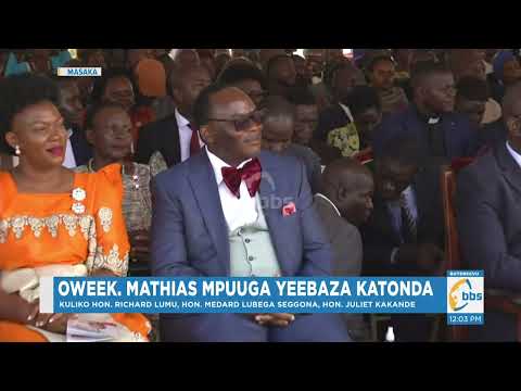 Baabano ababaka abayimiridde ne Owek. Mpuuga ku mukolo gw'okwebaza Katonda