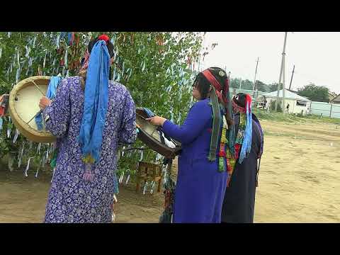 Шаманский обряд посвящения в шаманском центре «Тэнгэри» в Сибири