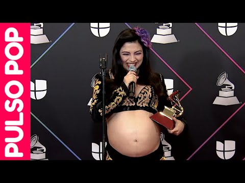 MON LAFERTE y su panzita en los LATIN GRAMMYS 2021 ❤ | Entrevista Backstage