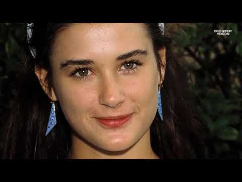 Thumbnail for LA TRISTE VIDA DE DEMI MOORE    SE VOLO DE LA CASA ALOS 16 AÑOS PARA TRABAJAR