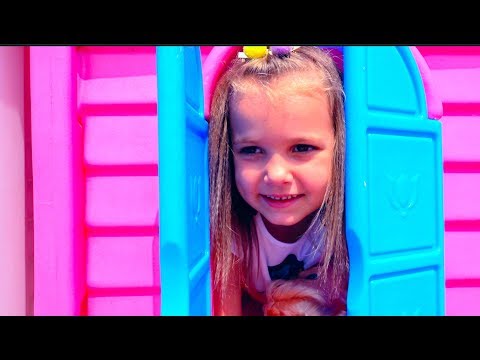 Thumbnail for Катя играет с куклами на площадке