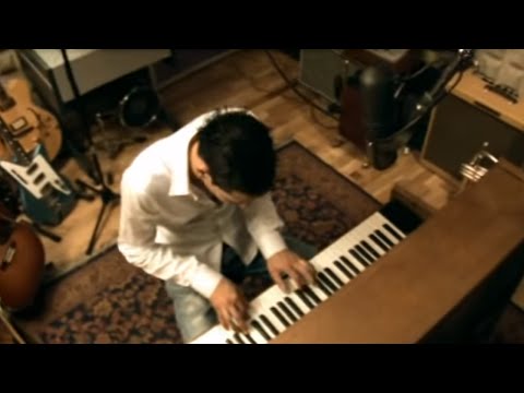 Thumbnail for Ráfaga - Muero de Frío con Piano, en vivo en España