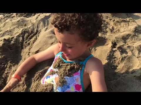 Thumbnail for Çok istedi bizde onu kuma gömdük|Plajda kuma gömdük|Eğlenceli çocuk videoları