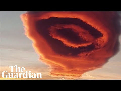 Thumbnail for Bizarre UFO-like cloud hovers over Turkey