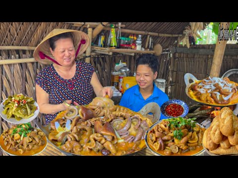 Thumbnail for Phá Lấu Lòng Heo Chấm Bánh Mì | Món Ngon Mẹ Nấu Ngày Mưa Nơi Miền Quê || rural rainy day food