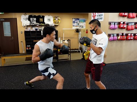 Thumbnail for ボクシング元世界チャンピオンの内山さんに教えを乞う