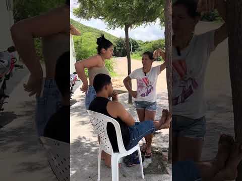 Quando a pessoa fala do outros sem enxergar a si próprio