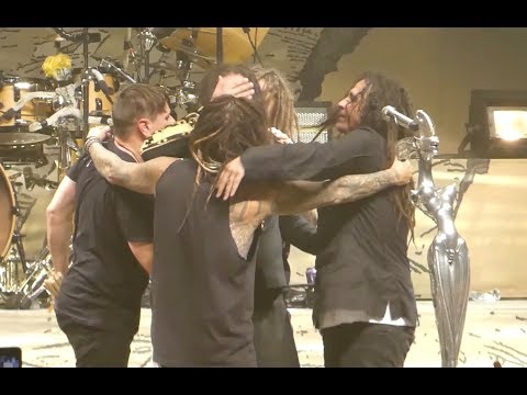 Jonathan Davis Emotional and Embraced by Bandmates At End of Vegas Show 9/15/2018