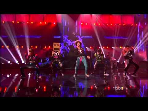 Party Rock Anthem/Sexy And I Know It (With Keenan Cahill, LMFAO, Justin Bieber &amp; David Hasselhoff)