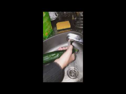 Thumbnail for Comment bien découper son concombre de la soirée TUTO