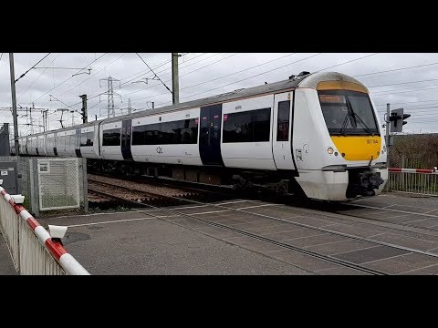 c2c Class 357s at Rainham Station (London)