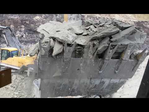 Caterpillar 245B serries II Loading trucks in cab