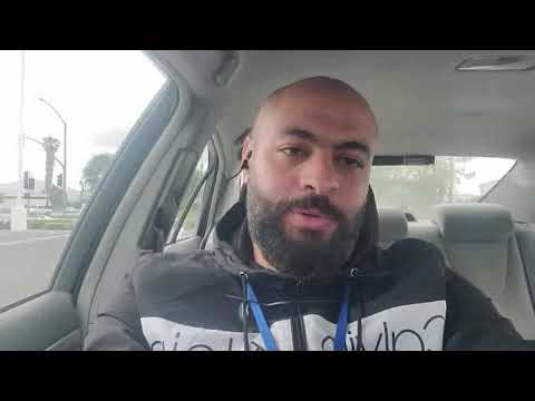 ما معنى رفع ترامب للانجيل