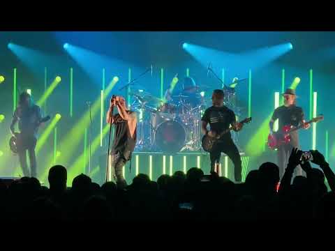 Thumbnail for Daughtry with Mark Tremonti play “Man in the Box” 03/22/2022