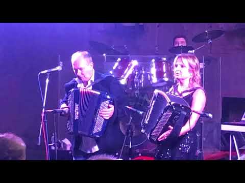 Orchestra TIZIANO GHINAZZI - RICORDANDO PAPA&apos; polca per due fisarmoniche. Musica di Carlo Venturi.