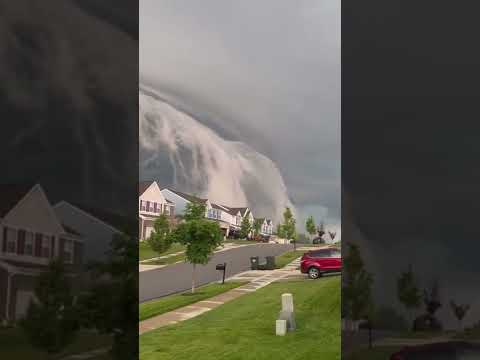 This is a roll cloud, often near the leading edge or gust fronts of thunderstorms ????
