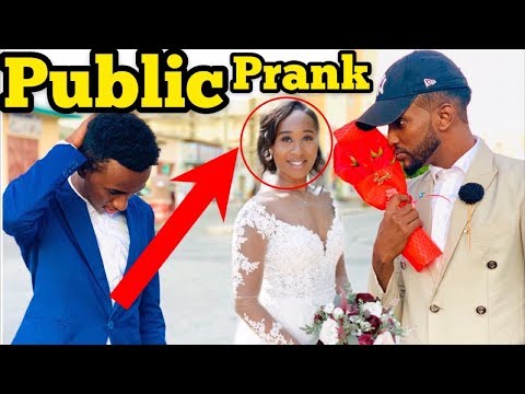 PRANK || MARRIAGE ???? PUBLIC PRANK IN SOMALIA MUQDISHO 2020