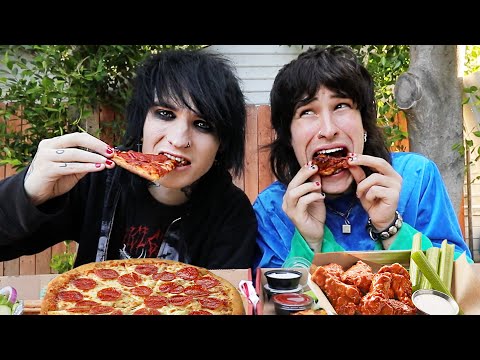 Trying Chuck E. Cheese's Entire Menu