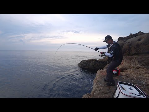 オーバーハングした足元からいきなりの大物が飛び出した!(Vol.819)