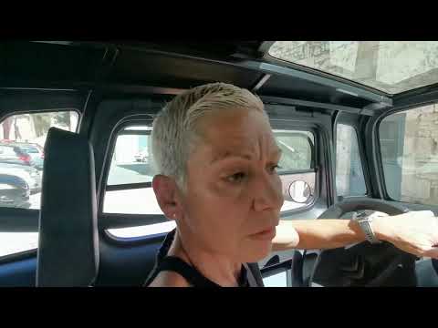 Citroën Ami test drive essai entre ville et chemins cabossés, stationnement et montées