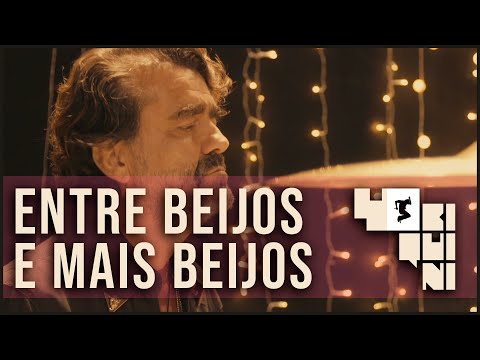 Thumbnail for Entre Beijos e Mais Beijos [Vídeo Oficial] - Biquini