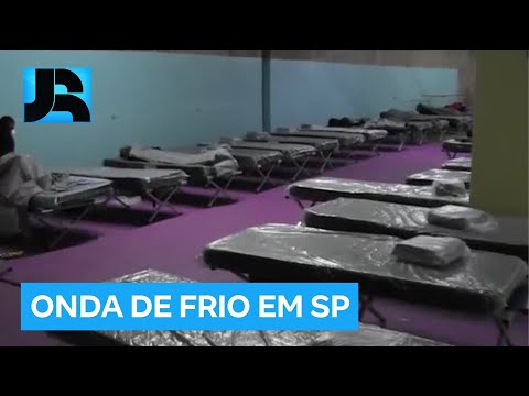Em São Paulo, novo projeto tenta ajudar população em situação de rua durante onda de frio