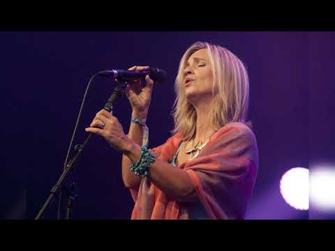 Cara Dillon &amp; Mike Oldfield - Man in the Rain