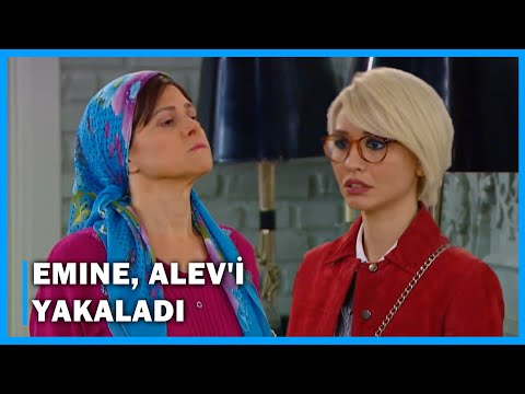 Emine, Alev&apos;i Gizlice Eve Girerken Yakaladı! - Çocuklar Duymasın 39.Bölüm