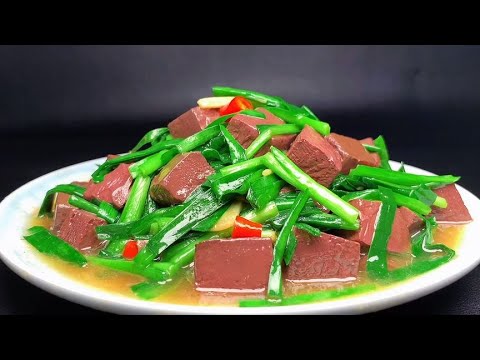 Thumbnail for 韭菜炒猪血很多人做错了，大娘教几个技巧，滑嫩鲜香超下饭