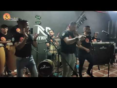 El Gran Caribe de Numan MedinaTema:Por amarte asíCanta : Elvis SalgueiroAutor: Numan Medina
