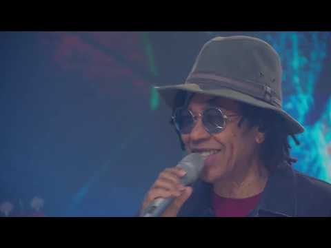 Thumbnail for Djavan canta 'Eu te devoro' no palco do Fantástico
