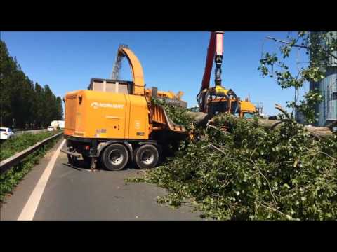 Broyage bois énergie à l'aide du camion broyeur par SOTRAVEER
