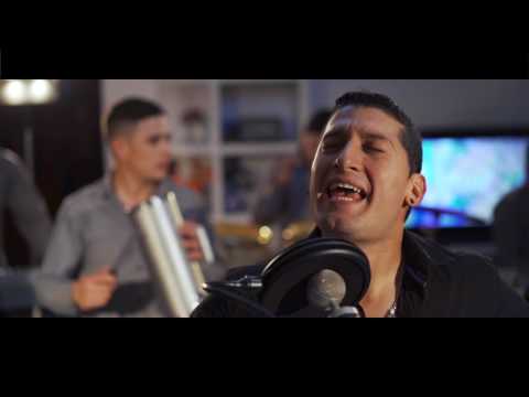 El Misil- le hace falta un beso-