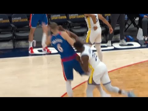 Porzingis SHOVED HARD by Draymond Green but makes a high-arching shot to draw AND-1! ????
