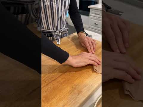 How to cut parchment paper for round baking pans