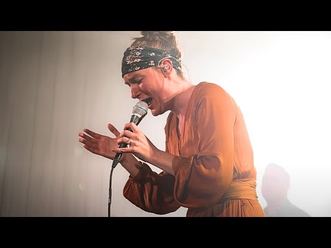 O Hino Que está Fazendo o Mundo se Desesperar Por Jesus????????I Speak Jesus (Eu Falo Jesus) Charity Gayle