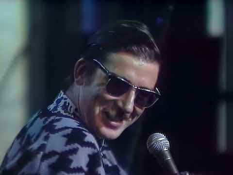 Thumbnail for Mirá al Charly García de 1988 en Alta Definición - Entrevista "Badía y Cía"