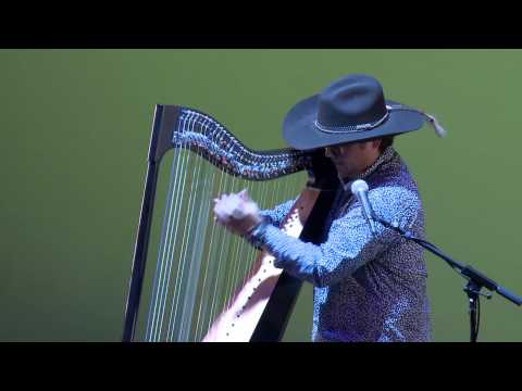 Cholo Valderrama - Aquí Mismítico (En Vivo Teatro Colón, Bogotá) | Video Oficial