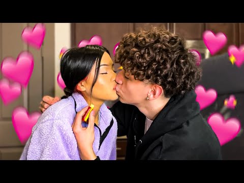 Thumbnail for CHAPSTICK CHALLENGE w/ ROSA ????