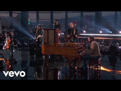 Thomas Rhett - Slow Down Summer (Live From The 57th ACM Awards)